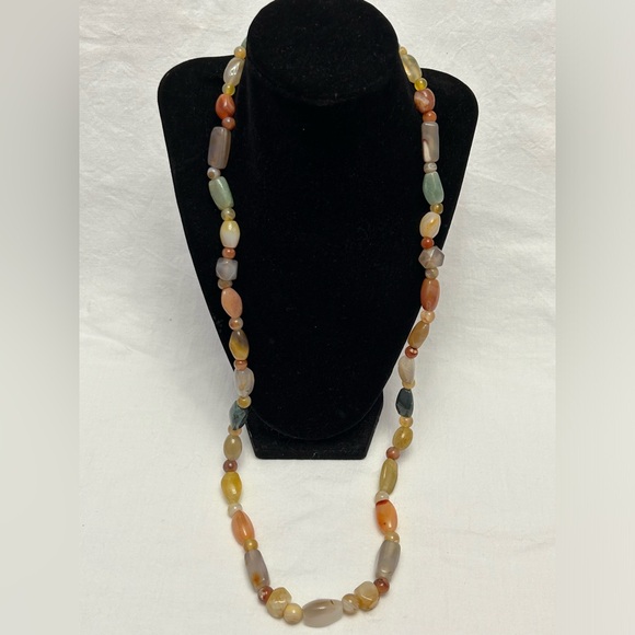 BEAUTIFUL NATURAL STONE MIXED AGATE NECKLACE - Picture 5 of 7